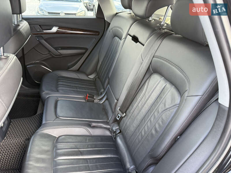 Внедорожник / Кроссовер Audi Q5 2017 в Стрые