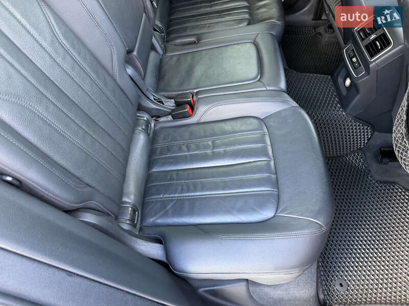 Внедорожник / Кроссовер Audi Q5 2017 в Стрые