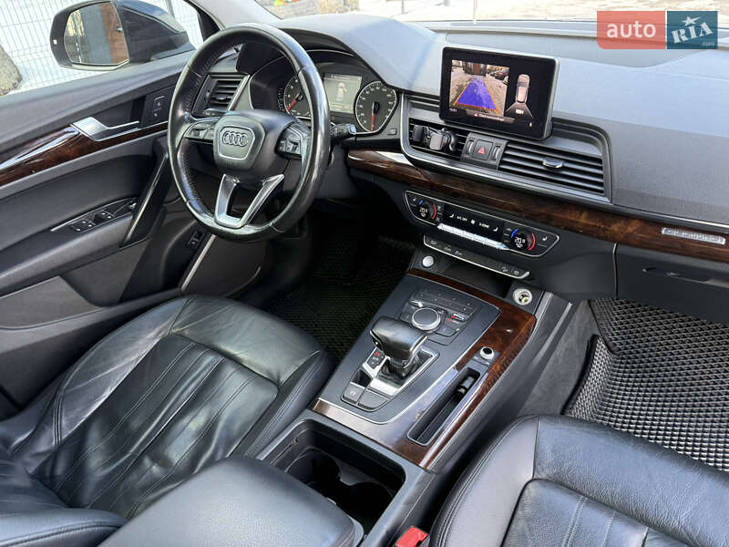 Внедорожник / Кроссовер Audi Q5 2017 в Стрые