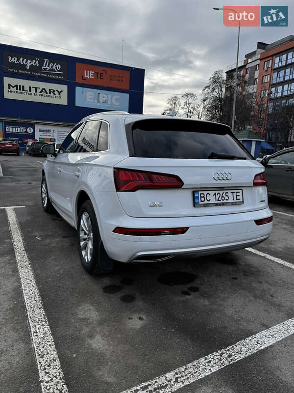 Позашляховик / Кросовер Audi Q5 2018 в Ужгороді