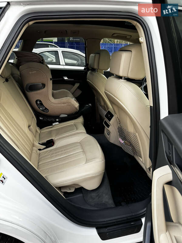 Позашляховик / Кросовер Audi Q5 2018 в Ужгороді