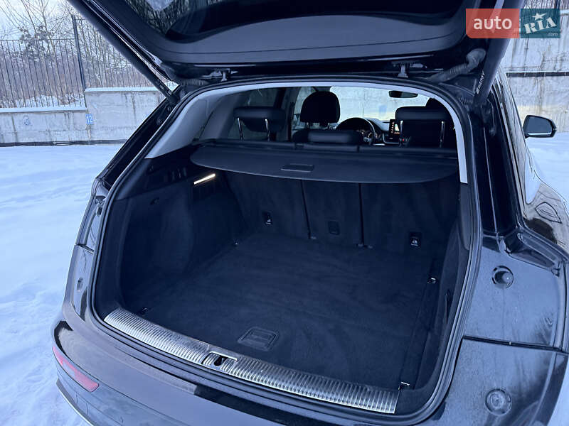 Позашляховик / Кросовер Audi Q5 2022 в Рівному