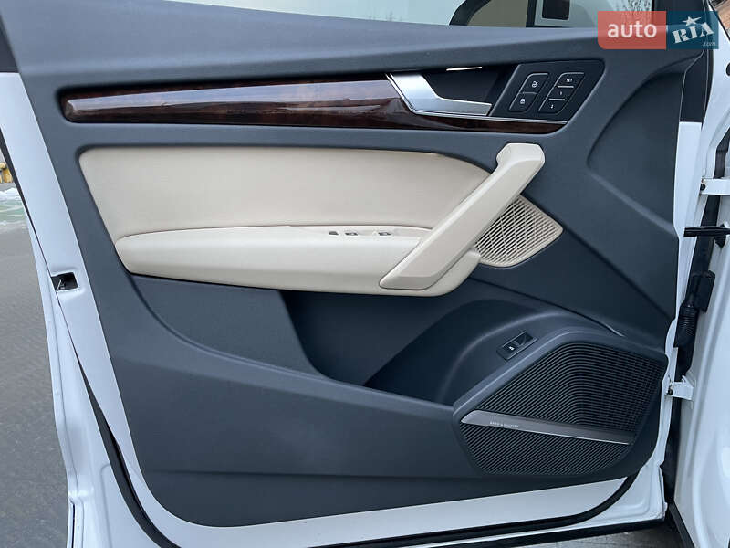 Позашляховик / Кросовер Audi Q5 2018 в Львові