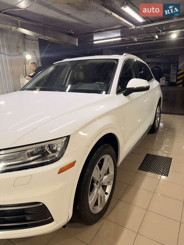 Позашляховик / Кросовер Audi Q5 2017 в Києві