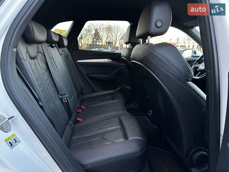 Позашляховик / Кросовер Audi Q5 2017 в Львові
