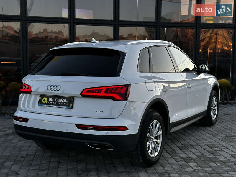 Позашляховик / Кросовер Audi Q5 2017 в Львові