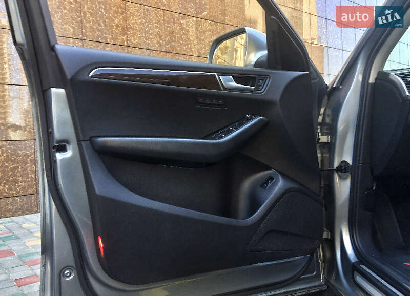 Внедорожник / Кроссовер Audi Q5 2010 в Одессе