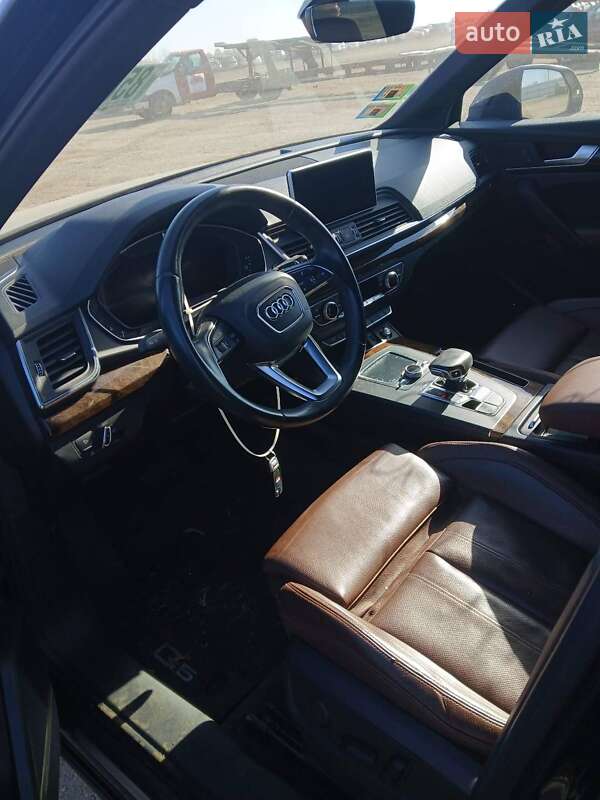 Позашляховик / Кросовер Audi Q5 2017 в Ужгороді