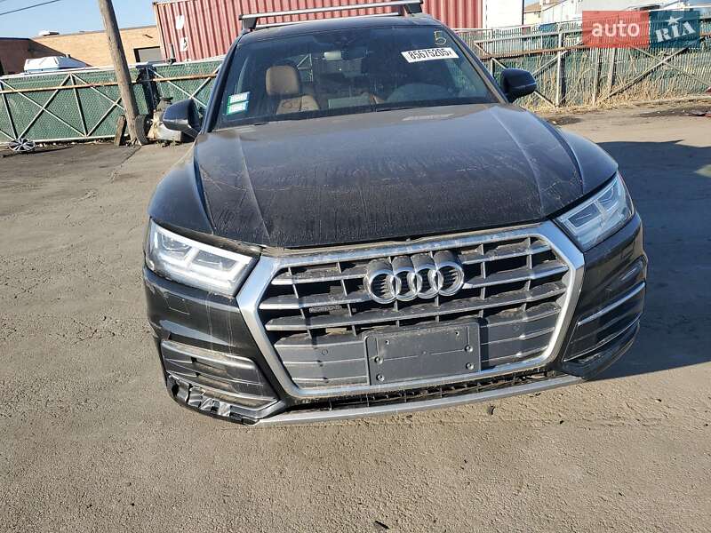 Позашляховик / Кросовер Audi Q5 2017 в Ужгороді