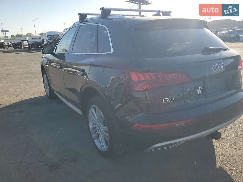 Позашляховик / Кросовер Audi Q5 2017 в Ужгороді