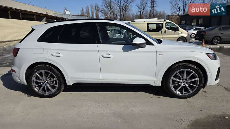 Позашляховик / Кросовер Audi Q5 2021 в Києві