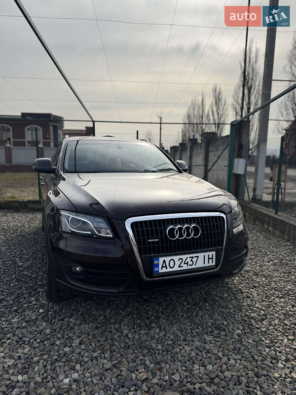 Внедорожник / Кроссовер Audi Q5 2011 в Нижней Апше