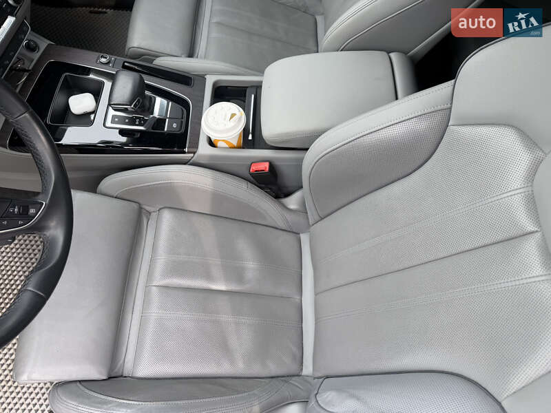 Внедорожник / Кроссовер Audi Q5 2021 в Киеве