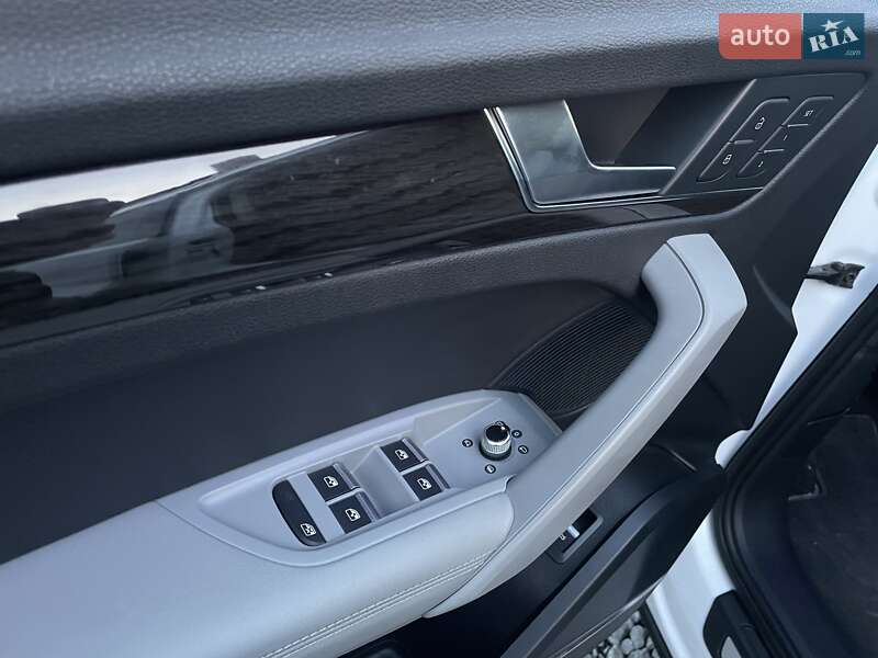 Позашляховик / Кросовер Audi Q5 2017 в Львові фото 12 Позашляховик / Кросовер Audi Q5 2017 в Львові