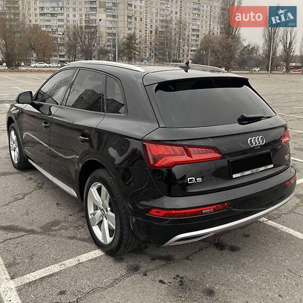 Позашляховик / Кросовер Audi Q5 2017 в Києві