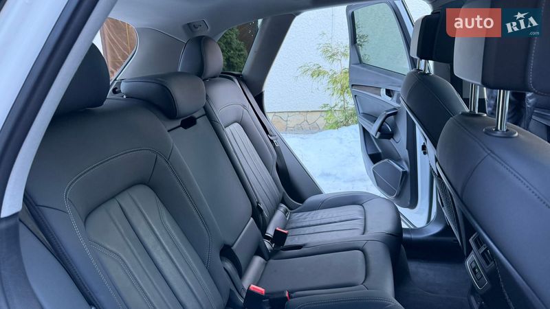 Внедорожник / Кроссовер Audi Q5 2021 в Тернополе