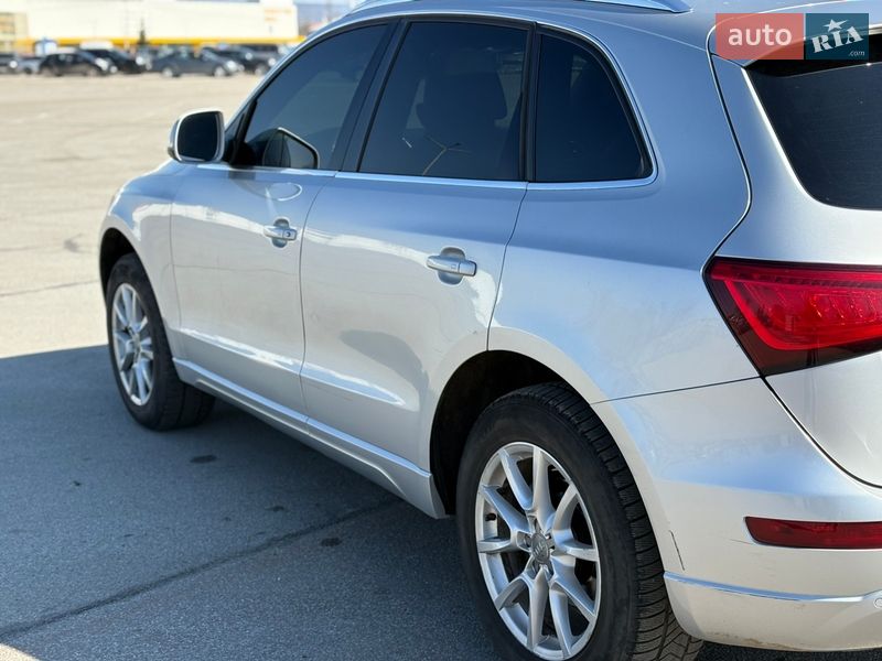 Позашляховик / Кросовер Audi Q5 2011 в Чернівцях