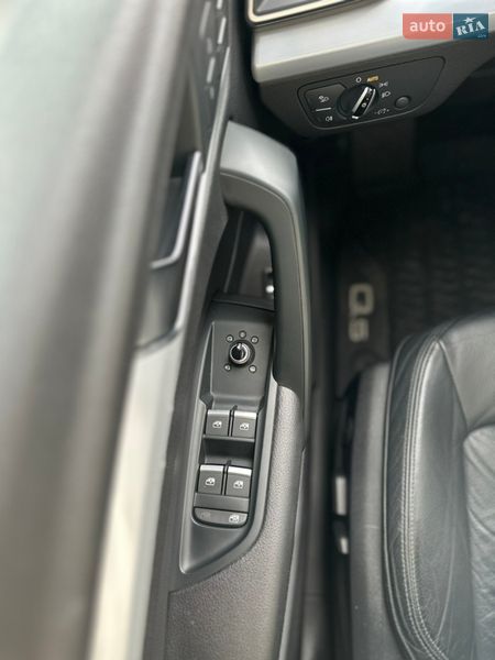 Внедорожник / Кроссовер Audi Q5 2017 в Нововолынске