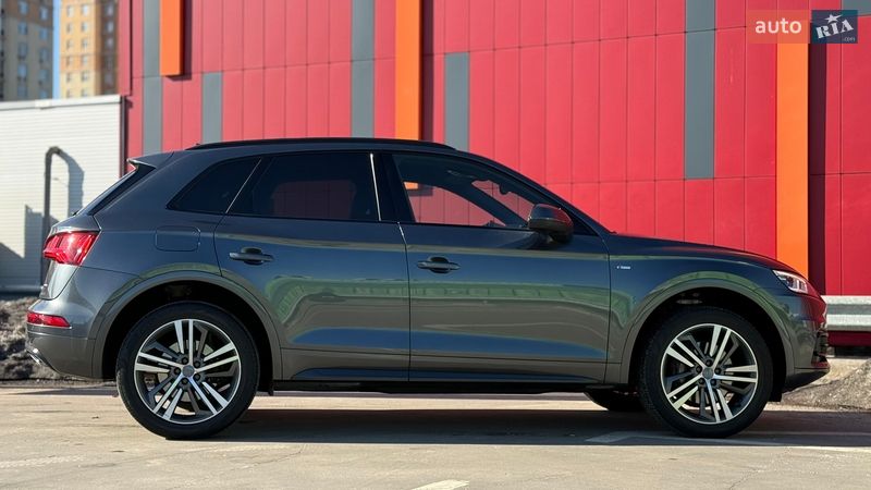 Внедорожник / Кроссовер Audi Q5 2019 в Киеве