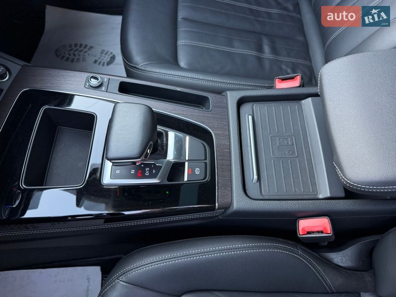 Внедорожник / Кроссовер Audi Q5 2021 в Киеве