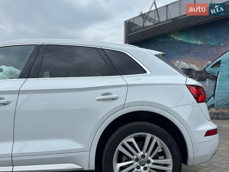 Позашляховик / Кросовер Audi Q5 2020 в Луцьку