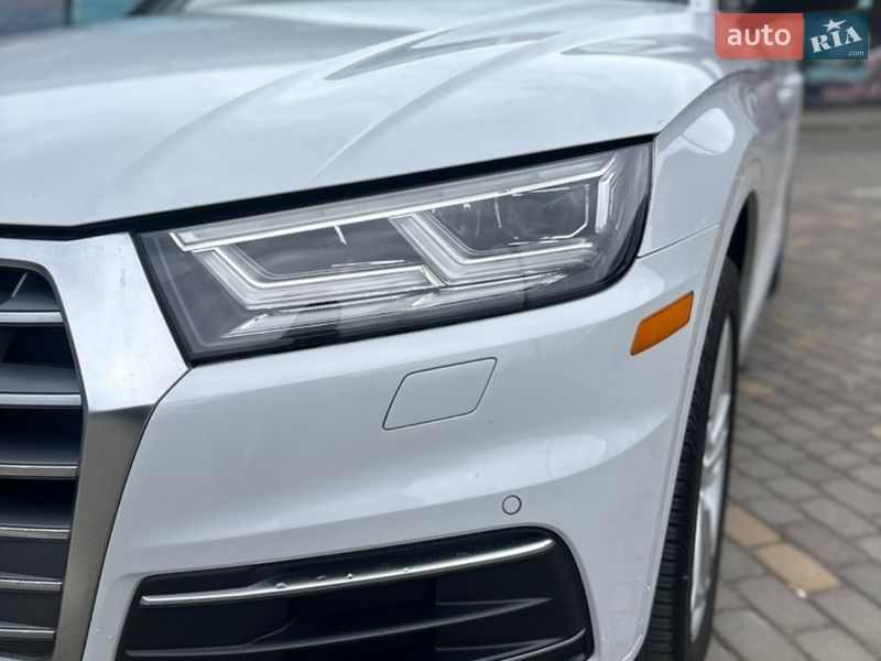 Позашляховик / Кросовер Audi Q5 2020 в Луцьку