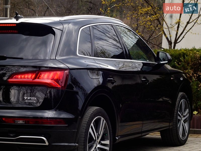 Позашляховик / Кросовер Audi Q5 2018 в Косові