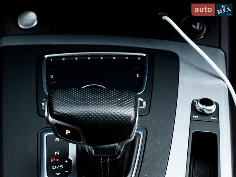 Позашляховик / Кросовер Audi Q5 2018 в Косові