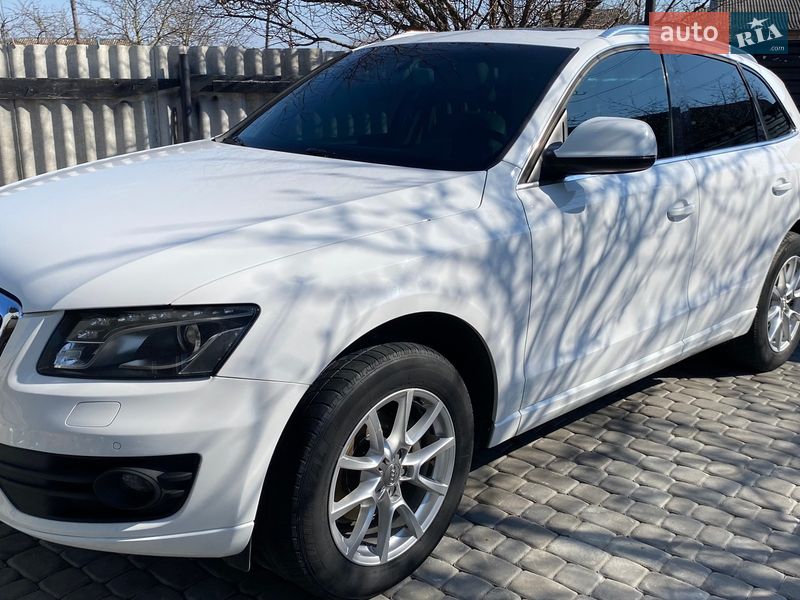 Позашляховик / Кросовер Audi Q5 2010 в Немирові