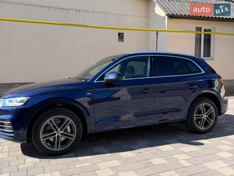 Позашляховик / Кросовер Audi Q5 2017 в Хусті