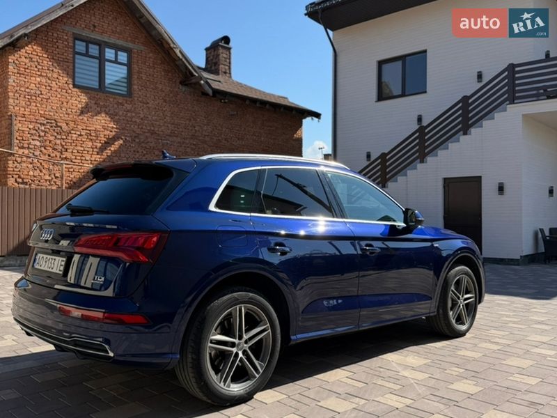Позашляховик / Кросовер Audi Q5 2017 в Хусті