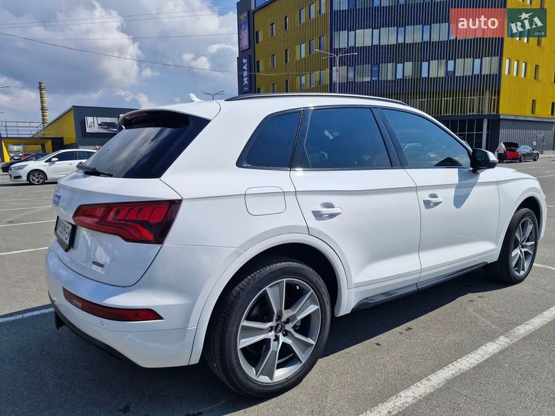 Внедорожник / Кроссовер Audi Q5 2020 в Киеве