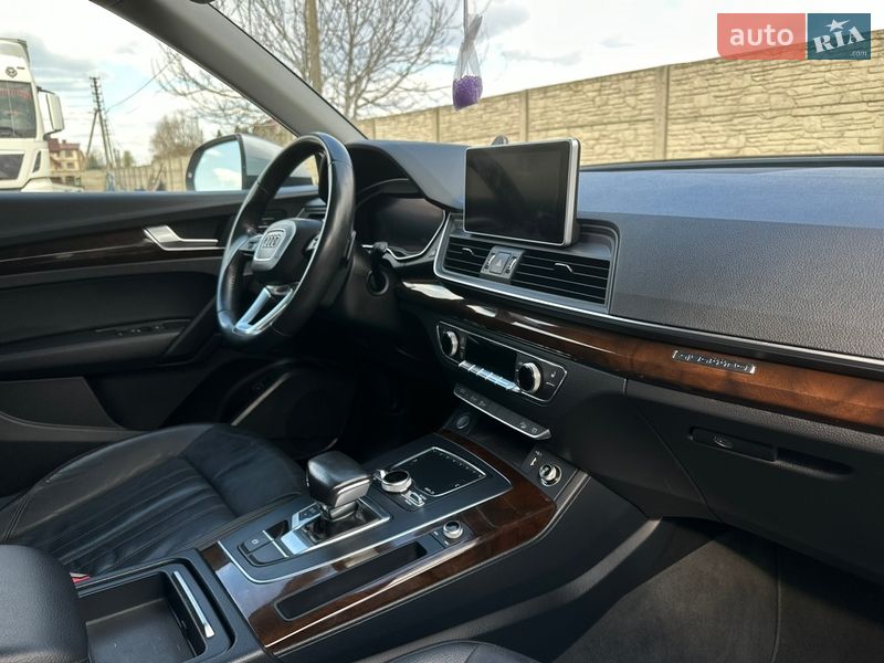 Внедорожник / Кроссовер Audi Q5 2018 в Владимире