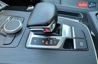 Позашляховик / Кросовер Audi Q5 2020 в Києві