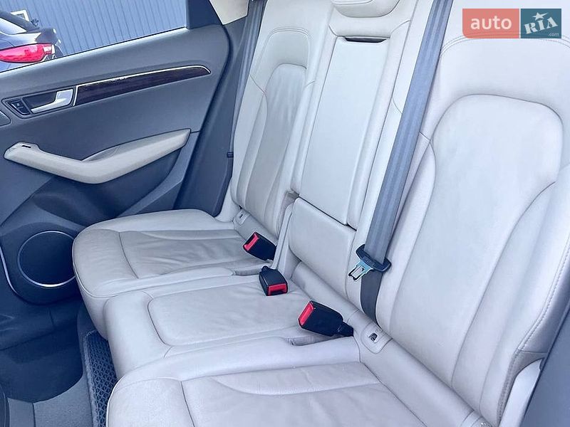 Внедорожник / Кроссовер Audi Q5 2011 в Каменец-Подольском