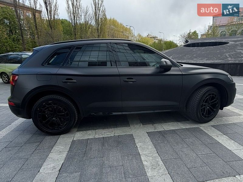 Внедорожник / Кроссовер Audi Q5 2020 в Киеве