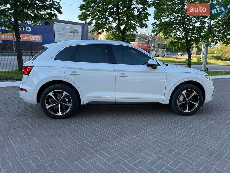 Позашляховик / Кросовер Audi Q5 2020 в Києві