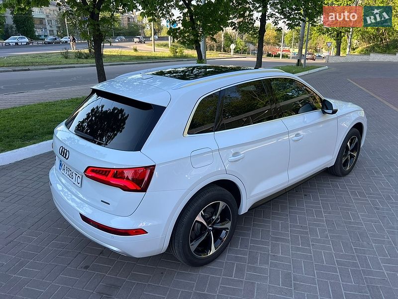 Позашляховик / Кросовер Audi Q5 2020 в Києві