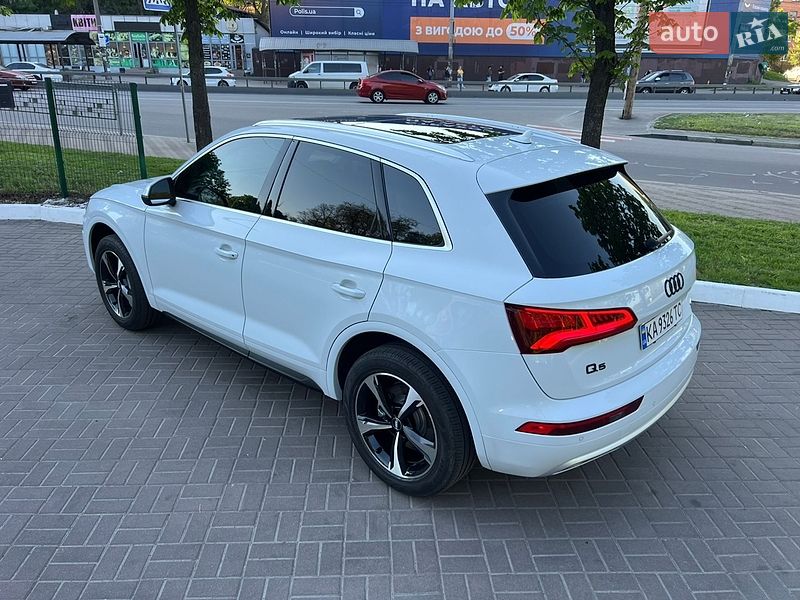 Позашляховик / Кросовер Audi Q5 2020 в Києві