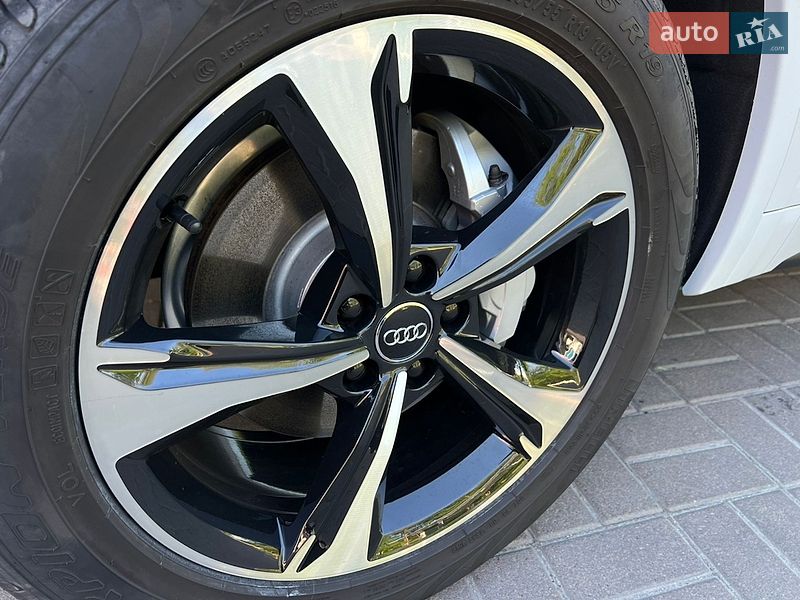 Позашляховик / Кросовер Audi Q5 2020 в Києві