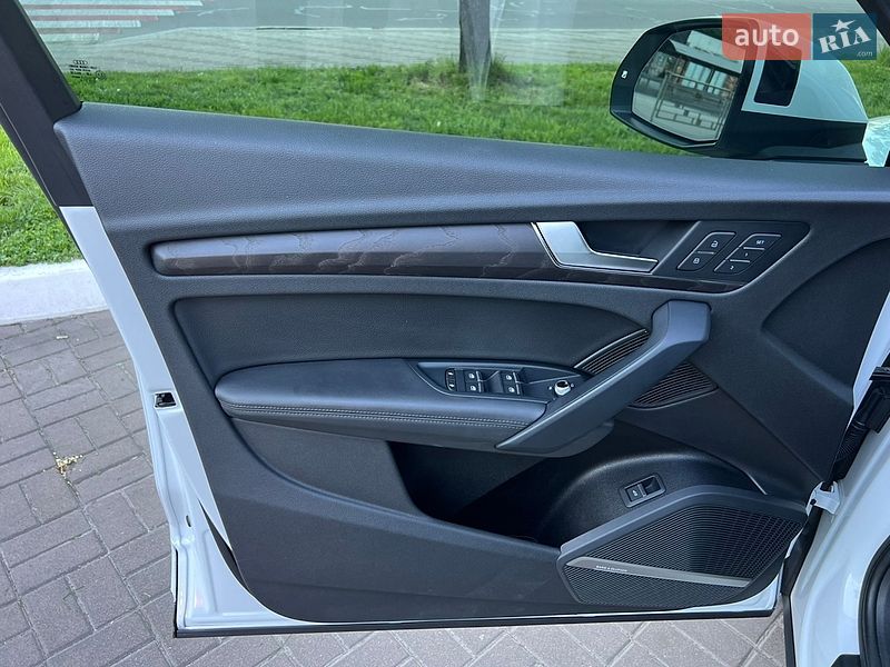Позашляховик / Кросовер Audi Q5 2020 в Києві