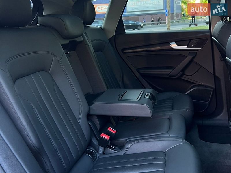 Позашляховик / Кросовер Audi Q5 2020 в Києві