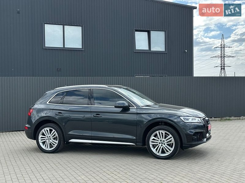 Внедорожник / Кроссовер Audi Q5 2018 в Ужгороде