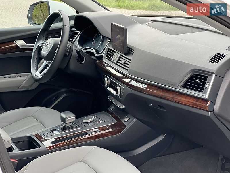Внедорожник / Кроссовер Audi Q5 2017 в Львове