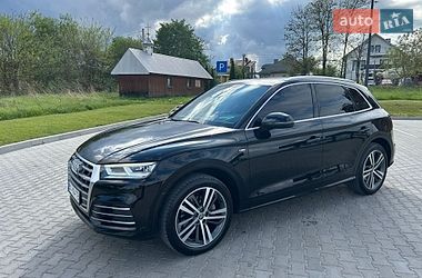 Внедорожник / Кроссовер Audi Q5 2017 в Львове