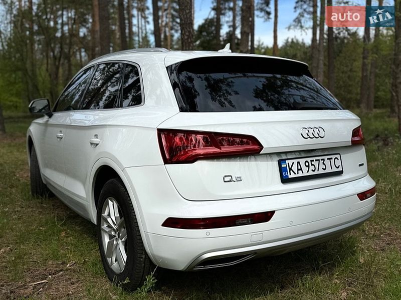 Внедорожник / Кроссовер Audi Q5 2020 в Киеве