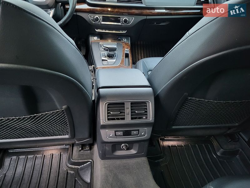 Внедорожник / Кроссовер Audi Q5 2017 в Рогатине