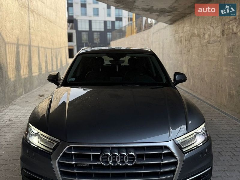 Позашляховик / Кросовер Audi Q5 2017 в Києві