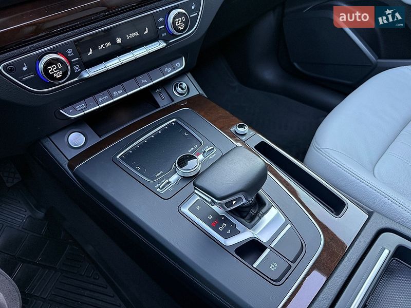 Внедорожник / Кроссовер Audi Q5 2018 в Ровно