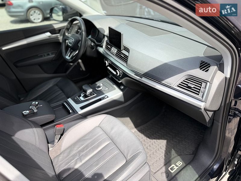 Позашляховик / Кросовер Audi Q5 2018 в Львові
